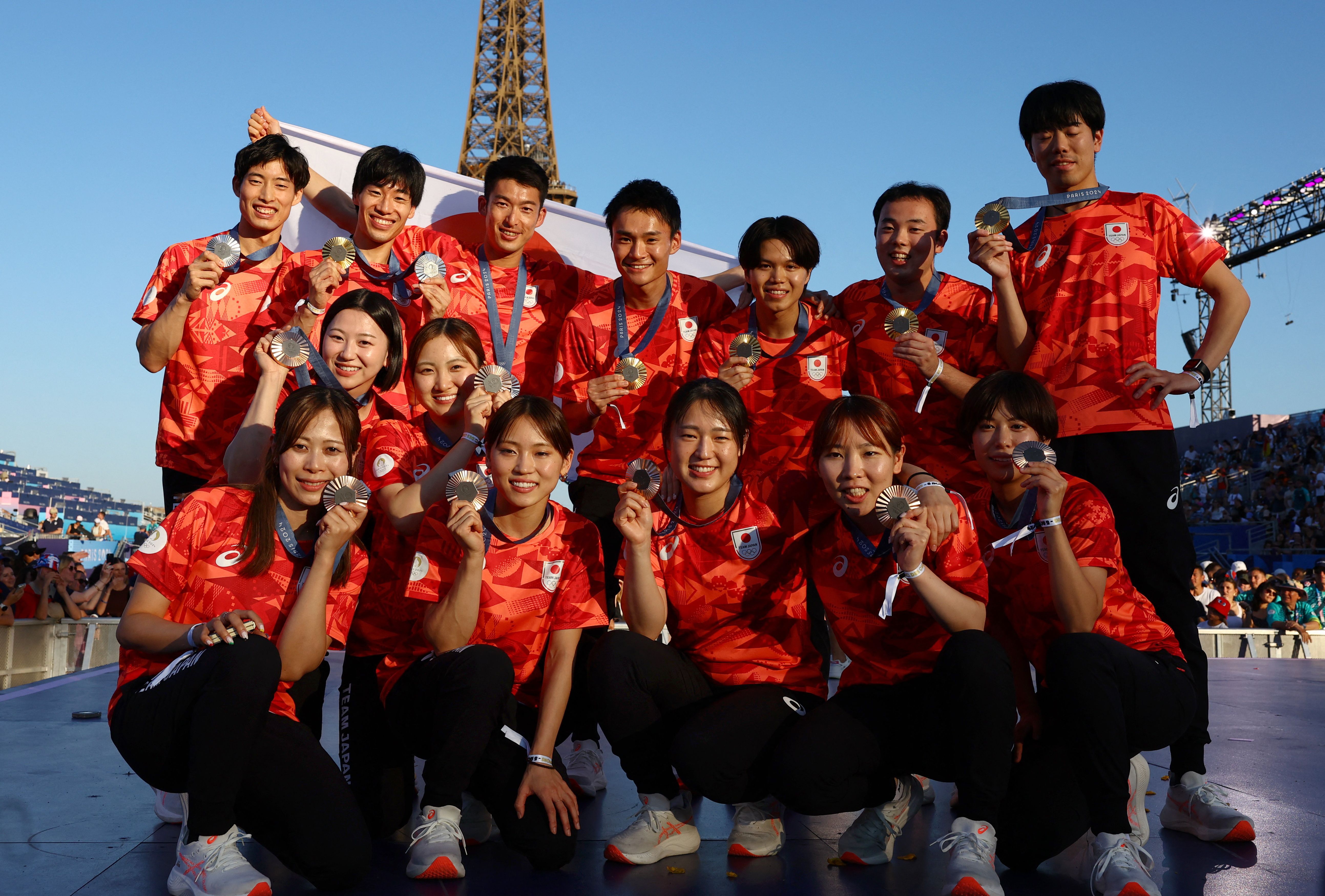 パリ五輪で5つのメダル獲得! チームの救世主として交代選手が躍動したフェンシング