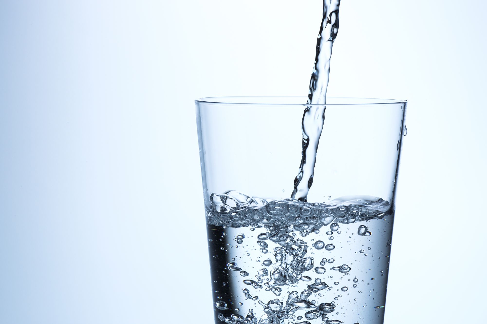 朝はコップ1杯の水から!2週間で変わる腸活ダイエット