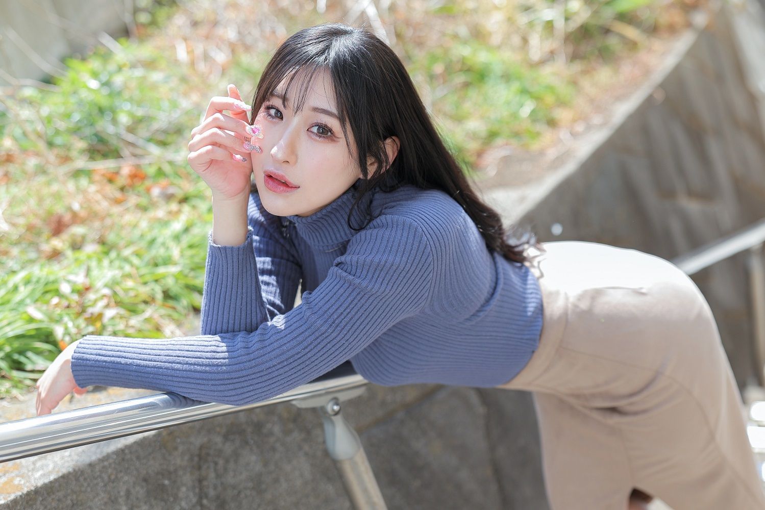 同人グラビアレイヤー・花宮いのり「初めて水着姿になったときは…」