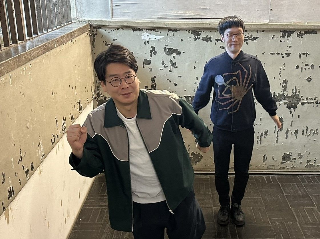 国立科学博物館でコントライブをした男性ブランコ「次は大英博物館で!」