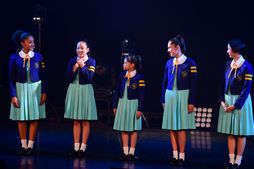 11月15日「少女歌劇団ミモザーヌ」お披露目ショーレポート