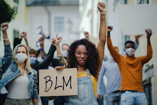 BLMの平和的なデモを暴力化させた「アンティファ」の歴史