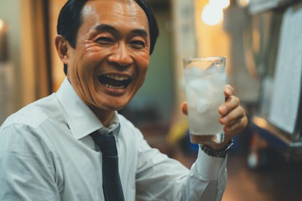 仕事がツラい人が言いがち「ご褒美に楽しく飲もうよ」