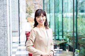 新保 友映