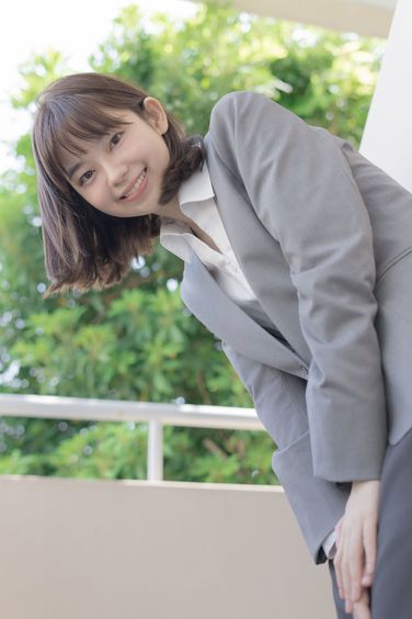 キュートすぎる先生・糸織さん “あざとカワイイ”動画をアップする謎の美女に迫る!