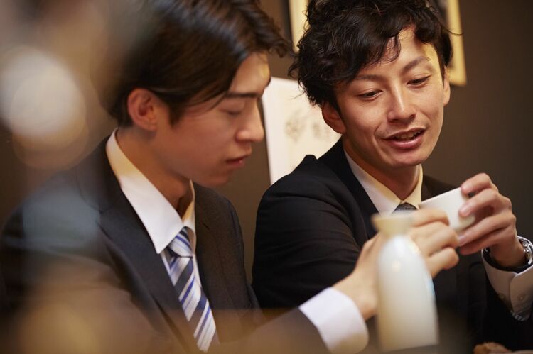 仕事の付き合いで食べすぎ飲みすぎ…ボディケアはどうすればいいの?