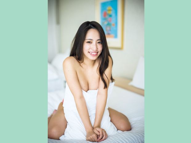高梨瑞樹が1st写真集で「心も体も、はだかんぼに!」発売記念イベントも開催!!