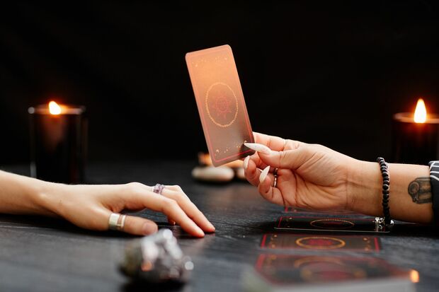 好きなタロットを直感で選べば2023年の運勢がわかる!