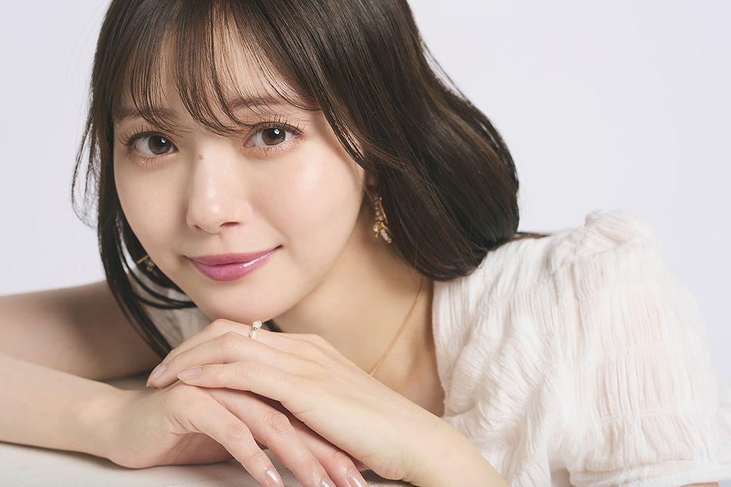 舞台『ブラック・コメディ』でヒロインを演じる市川美織「毎日が刺激的