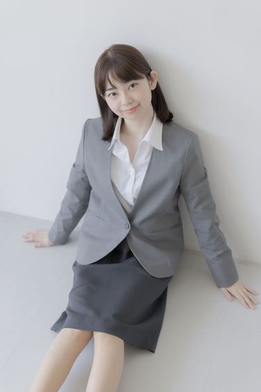 キュートすぎる先生・糸織さん “あざとカワイイ”動画をアップする謎の美女に迫る!