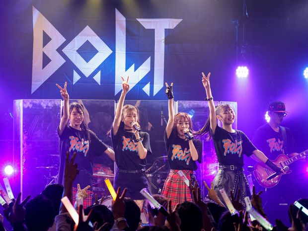 初の生バックバンドにも負けない力強さ! RockなB.O.L.Tが会場を沸かす!