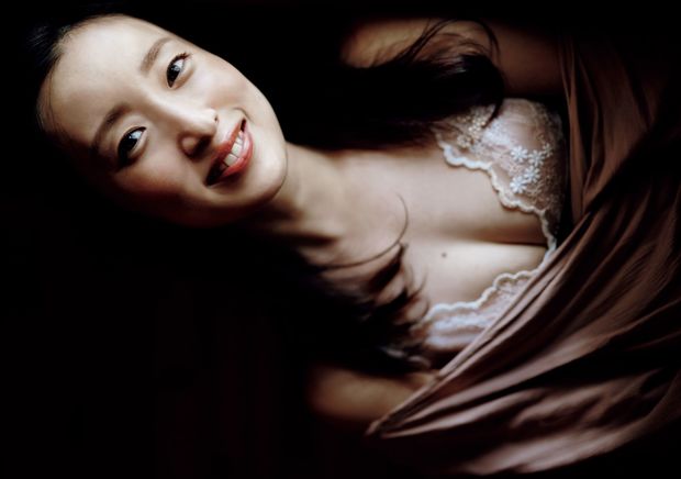 梅田彩佳が最大露出に挑戦した2nd写真集『Etude』の電子版リリース!