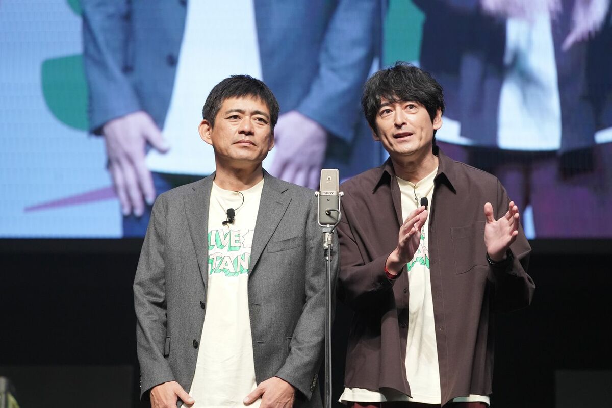 山内一生華 ガボー青い花瓶の赤いブーケ二点 山内一生華 ガボー青い花瓶の赤いブーケ二点