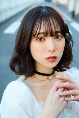 ▲是枝優(これえだ・ゆみ)　神奈川県出身。１期生。平安貴族のような浮世離れ感と癒しオーラを放ちつつ、ライブになると別人のように踊りまくり。儚さとエモさを兼ね備えた歌声も絶品。