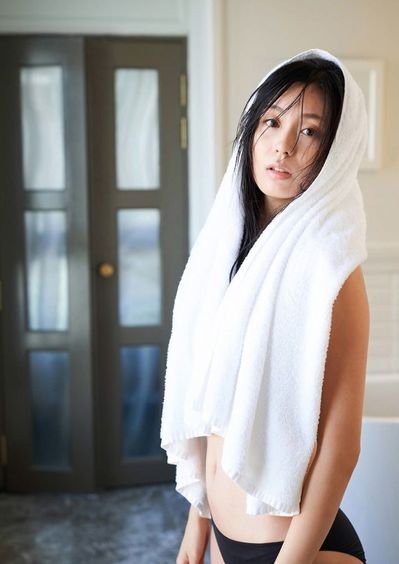 未公開カットが満載! 本仮屋ユイカ写真集『MY SELF』がリリース
