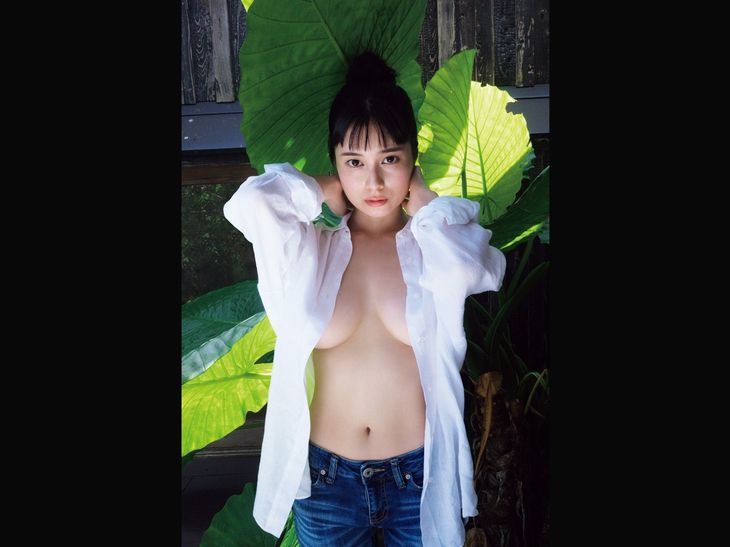「開放的になりました！」大久保桜子、刺激的カット満載の写真集