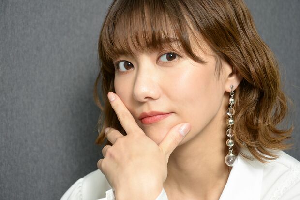 グループ卒業後女優のキャリアを積む宮澤佐江の最新作は映画『犬、回転して、逃げる』