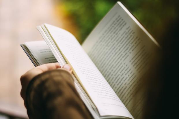 「読み継がれてきた古典には価値がある」騙されないための読書術