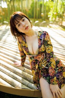杉本有美が5年ぶりに写真集『蝶光』を発売！ 成熟した大人の魅力が凝縮された1冊