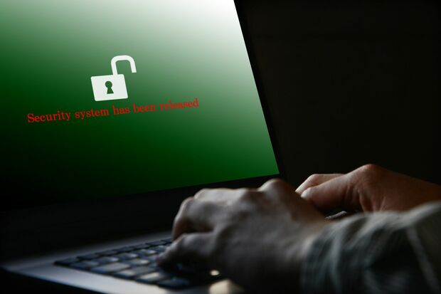サイバー攻撃の被害に遭わないためには「不審者」に気をつけろ